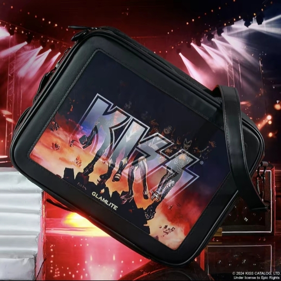 Glamlite x KISS Makeup Set - Picture 2 of 14